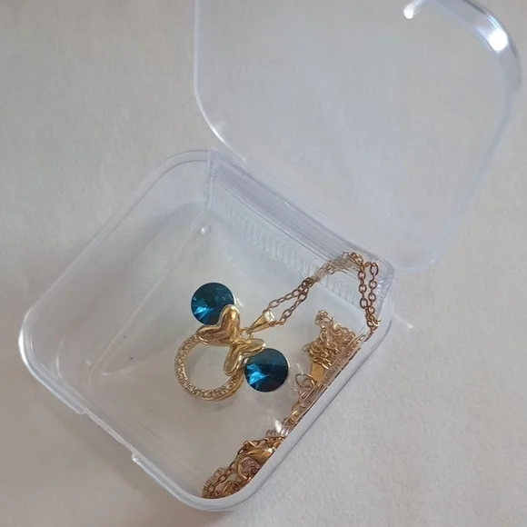 Elegant  Disney Gold and Blue Minnie Mouse Pendant Necklace 💙 - Picture 4 of 4